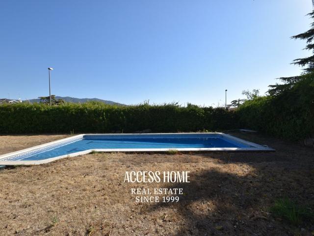 Villa con piscina y vistas al mar en Can Teixidó, Alella 359m² Alella