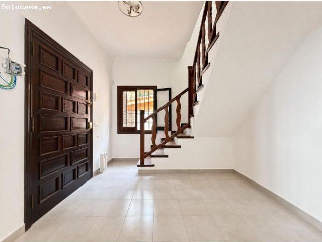 VILLA CON PISCINA A LA VENTA EN IBIZA A 10 MINUTOS DEL PUERTO DEPORTIVO
