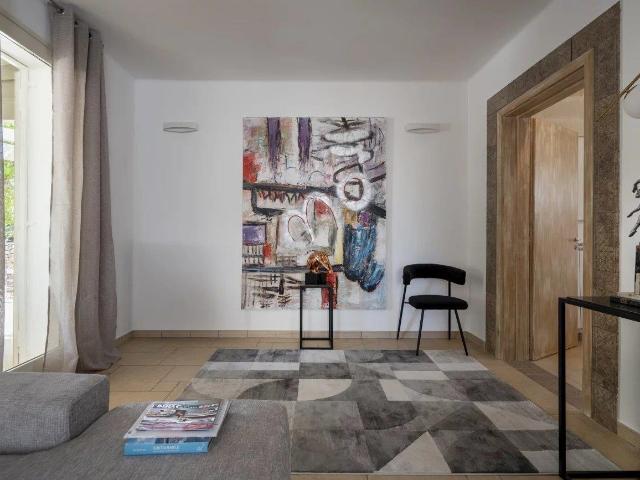 Villa con piscina a Sava, 3 camere e giardino 148m² Sava