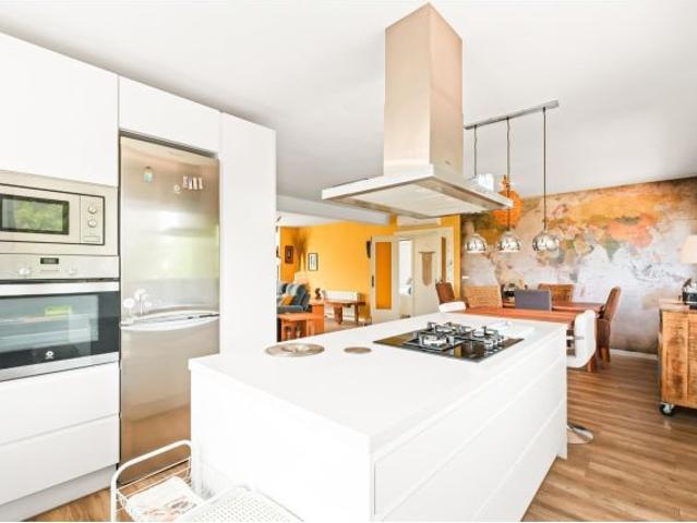 Villa con piscina climatizada y 2.000 m2 de parcela en Los Limoneros, El Altet — tu hogar durante un
