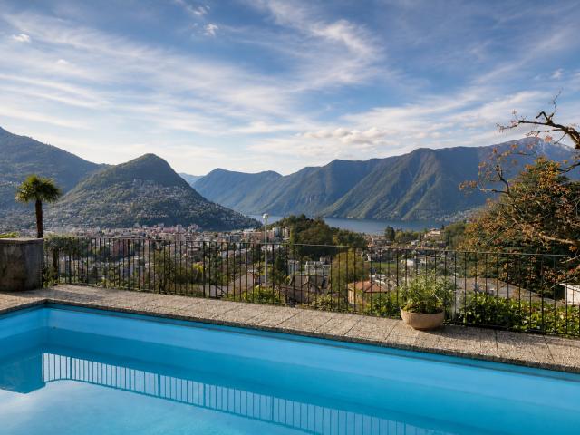 Villa con piscina e vista imprendibile