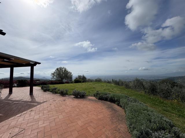 Villa con piscina e vista panoramica 209m² Massa e Cozzile