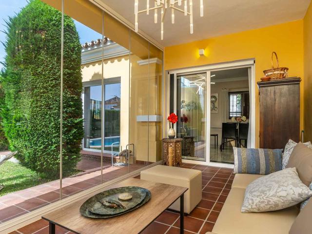 Villa con piscina en Bahía de Marbella en alquiler de larga temporada