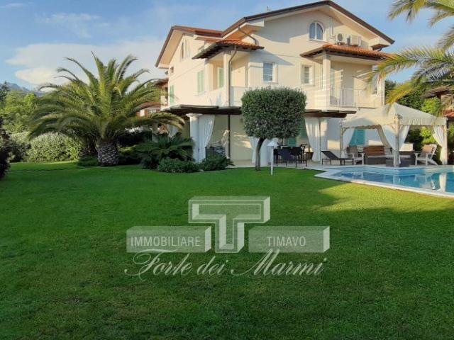 Villa con piscina in affitto