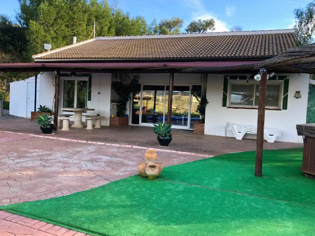 Villa con piscina, jacuzzi y vistas Villa de una sola planta. 145m² Valle de Abdalajis