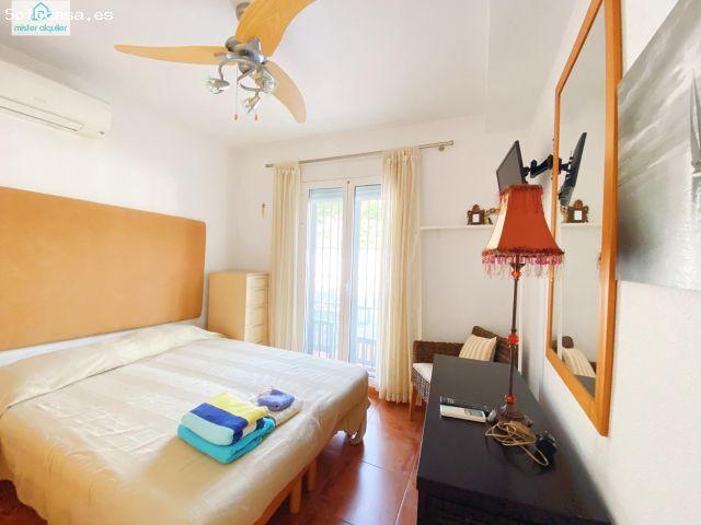 VILLA CON PISCINA PRIVADA, JARDÍN Y VISTAS A LA MONTAÑA EN LA URBANIZACIÓN MARIOLA, AIGÜES
