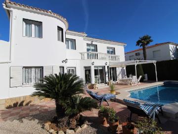 Villa con piscina privada y apartamento de invitados a escas. 240m² Els Poblets