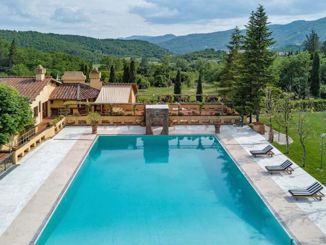 Villa con Piscina sulle colline di Firenze