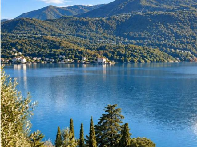 Villa con progetto approvato in posizione panoramica