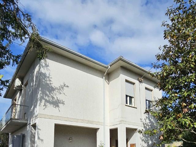 Villa con terrazzo a Massarosa