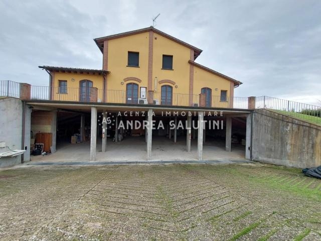 Villa con terrazzo a Montopoli in Val d'Arno