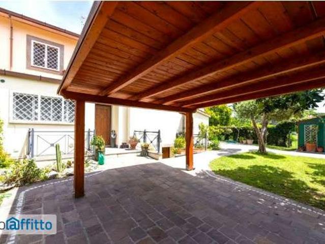 Villa con terrazzo e piscina Infernetto, axa, casal palocco, madonnetta a roma