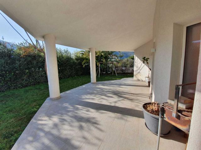 Villa con terrazzo in viale dell'olimpo 49, Palermo