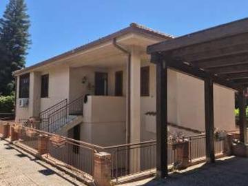Villa con terrazzo Pallavicino