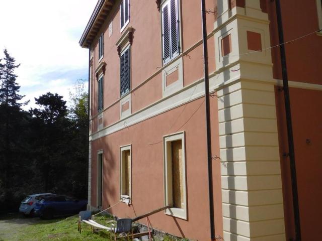 Villa con terrazzi a San Giuliano Terme