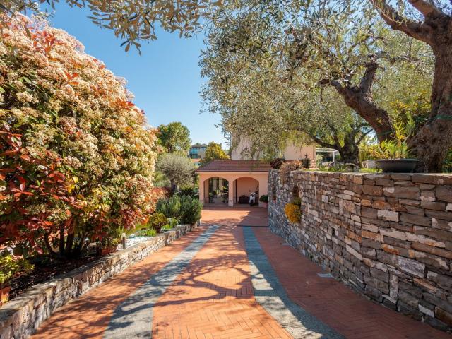 Villa con vista mare 210m² Diano Marina
