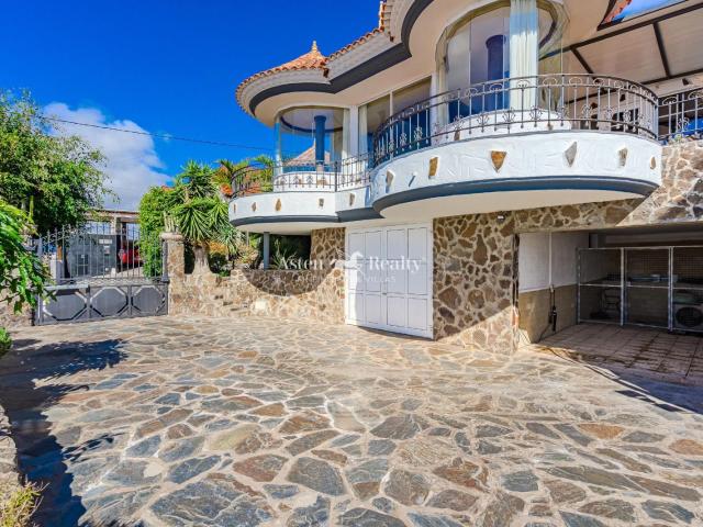 Villa Con Vista Panoramica Al Oceano En Los Menores, Adeje 450m² Adeje