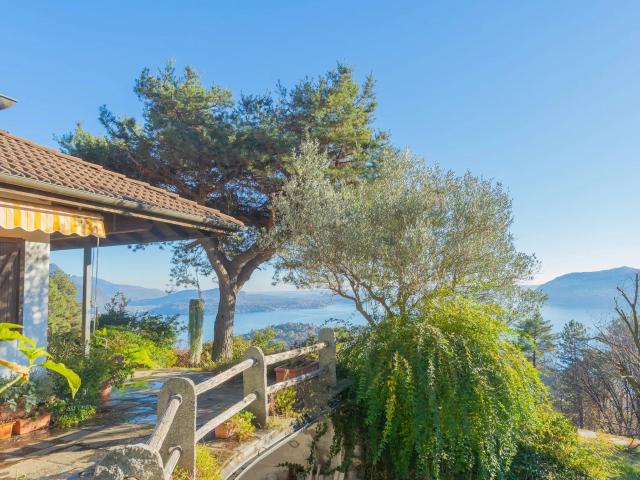 Villa con vista panoramica mozzafiato in vendita a Verbania 500m² Verbania