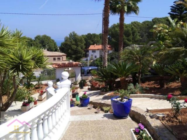 Villa con vistas al mar y montaña
