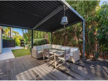 Villa con vistas al golf y piscina privada en Guadalmina