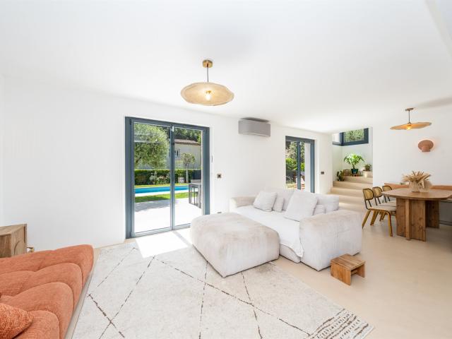 Villa clé en main avec piscine, appartement indépendant et p. 189m² La Colle sur Loup