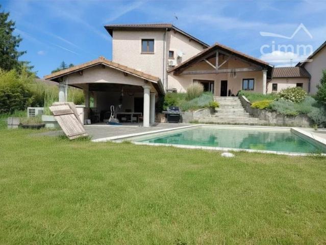 Villa d’architecte 211m2, centre village, vue exceptionnelle
