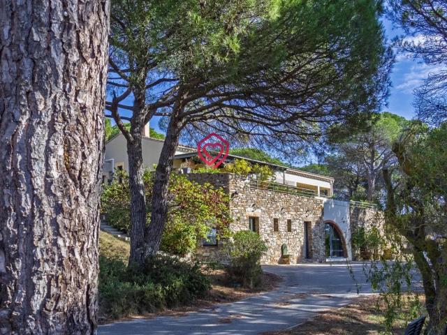 Villa d’architecte avec vue sur les Corbières 318m² Carcassonne