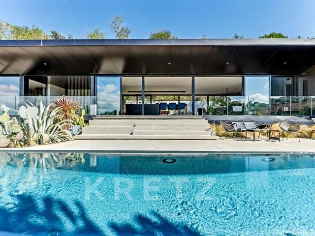 Villa d’architecte d’exception sur les coteaux sud toulousai. 225m² Lacroix Falgarde
