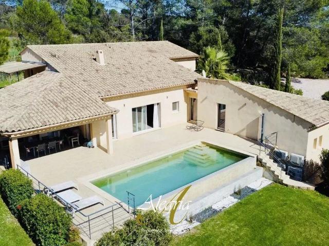 Villa d’architecte dans un écrin de verdure à Cotignac 202m² Cotignac