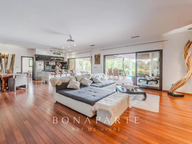 Villa d’architecte en bois avec piscine à débordement et esp. 230m² Agde Cap d'Agde