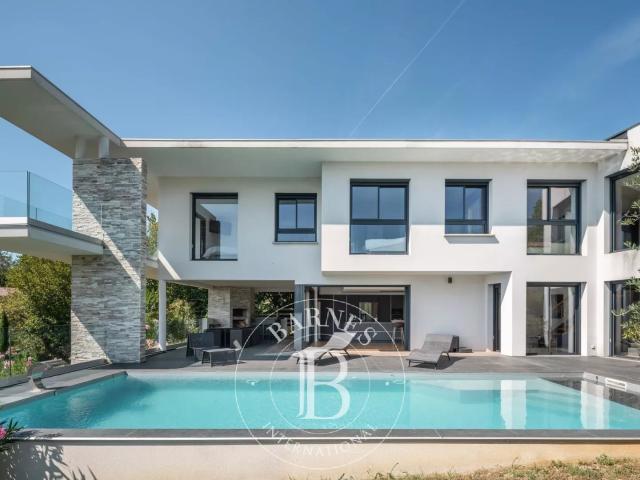 Villa d’Architecte avec vue panoramique 209m² Coublevie