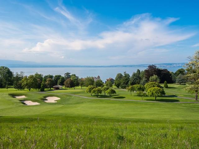 Villa d’Architecte: Située au cœur du légendaire golf d’Évi. 266m² Evian les Bains