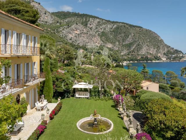 Villa d’exception à pied des plages, offrant une vue mer pan. 560m² Eze