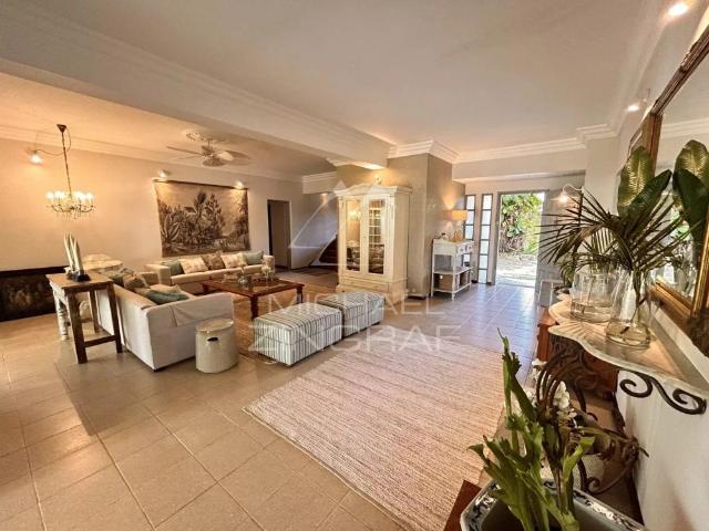 Villa d’Exception avec Accès Privé à la Mer – Pointe aux Canonniers