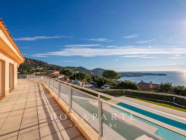 Villa d’Exception avec Vue Panoramique sur la Baie d’Agay 250m² Saint Raphaël