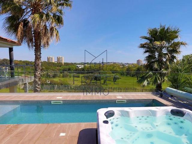 VILLA D’EXCEPTION AVEC VUE SUR LE GOLF PISCINE & JACUZZI