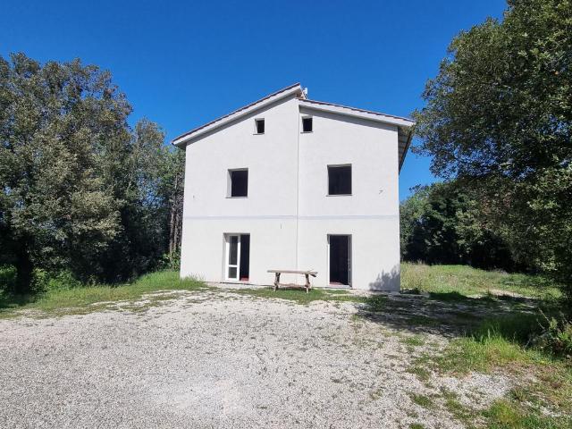 Villa da finire con terreno in posizione panoramica 220m² Pomarance