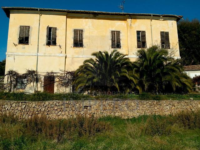 Villa da ristrutturare in strada statale 1 dir 12, Ventimiglia