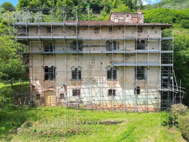 Villa da ristrutturare, Pescaglia nord