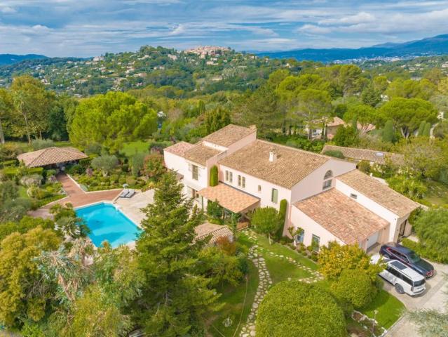 Propriété avec terrain de 7700m2 Domaine sécurisé MOUGINS