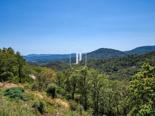 Villa dans la nature avec vue panoramique à vendre à la Gard. 119m² La Garde Freinet