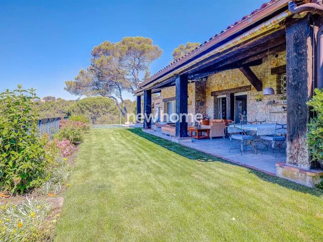 Villa dans un domaine prestigieux avec vue panoramique 235m² Biot