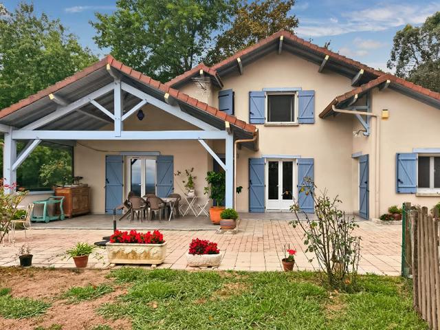 Villa d'architecte 162 m2, 2 ha terrain et bois