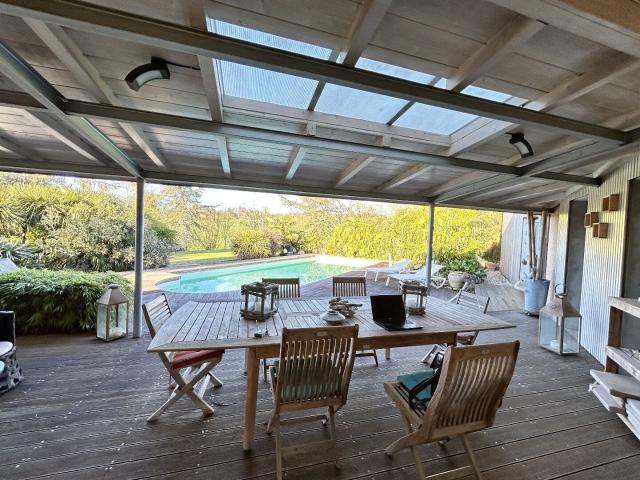 Villa d'architecte unique aux normes pmr et prestations haut. 232m² Aureville