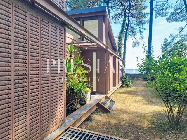 Villa d'architecte unique en première ligne face au lac de L. 150m² Lacanau