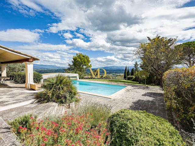 Villa d'architecte à Gordes avec vue imprenable sur le Luber. 285m² Gordes