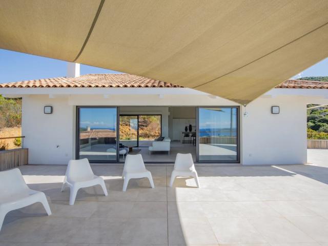 Villa D'architecte avec vue mer 380m² Pietrosella