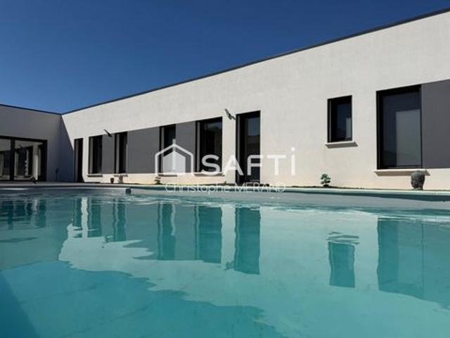 Villa d'architecte contemporaine avec piscine – 272 m² habitables –
