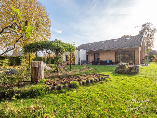 VILLA D'ARCHITECTE DE 1978 ENTIEREMENT RENOVEE EN SEMI PLAIN PIED