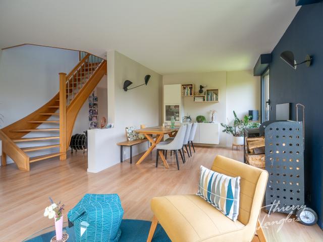 VILLA D'ARCHITECTE DE 1978 ENTIEREMENT RENOVEE EN SEMI PLAIN PIED